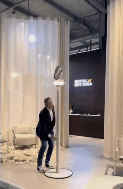 Parasol/Umbrella - Opening from the inside out and the top down